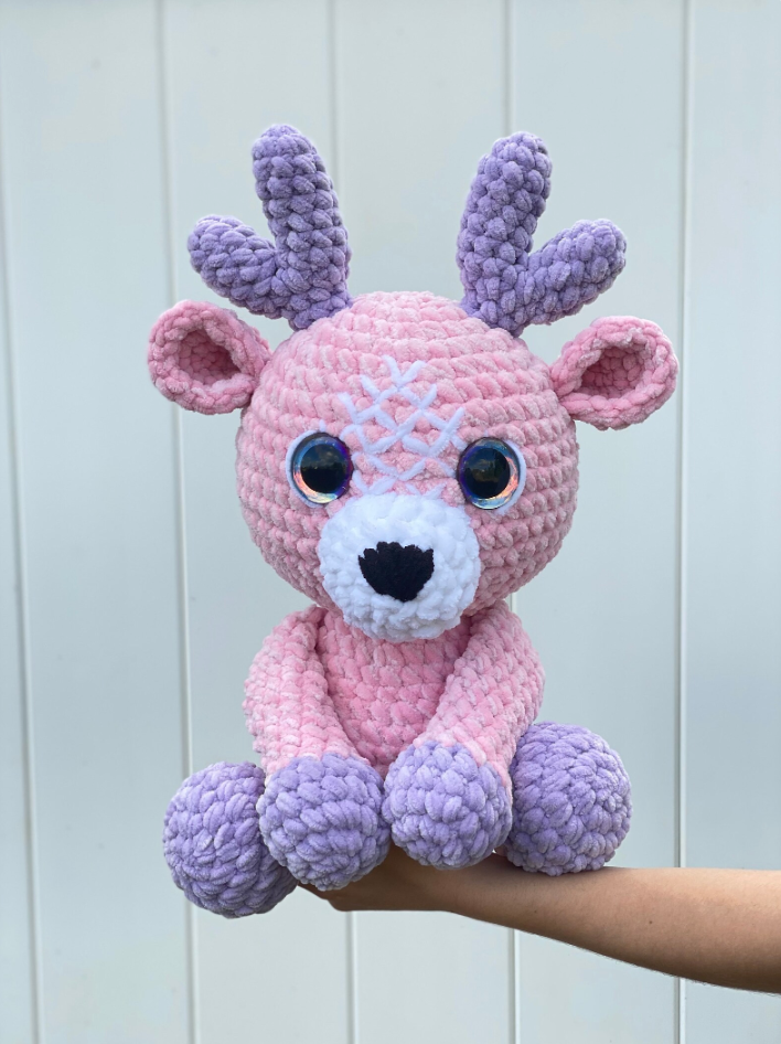 Hatching Deer Pattern